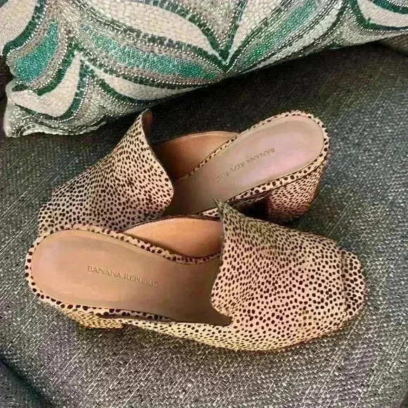 Banana Republic Leopard open toe heels with real calf hair Size 7M - Picture 2 of 7